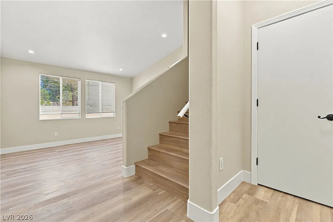 3 bed, 2.5 bath, 1284 sqft, $2,450 — Photo 2