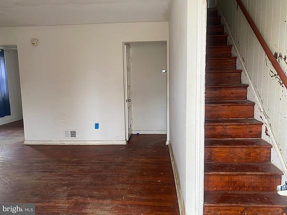 2nd image of 2109 Beechwood Rd