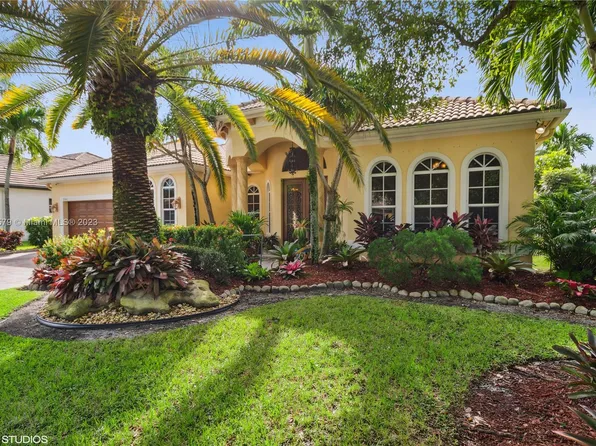 8362 N Lake Forest Dr, Davie, FL 33328