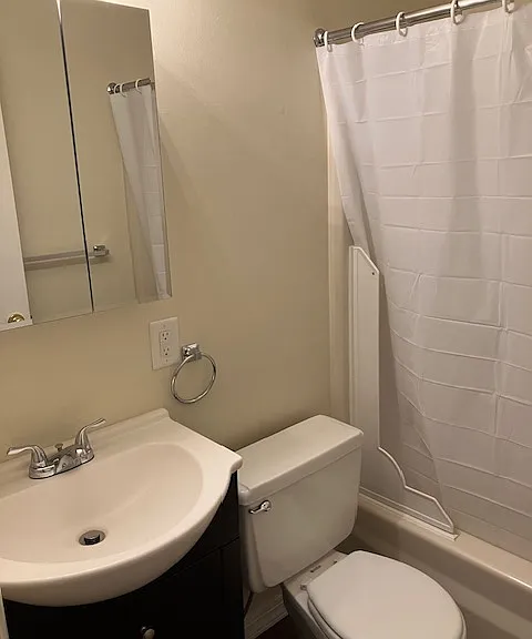 69 W Utica St #7 — Photo 5