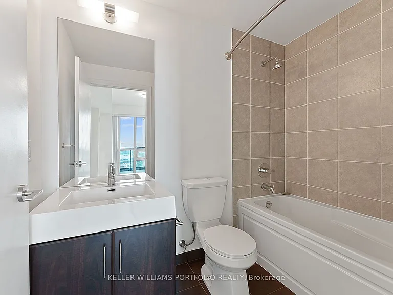 35 Brian Peck Cres #910 — Photo 20