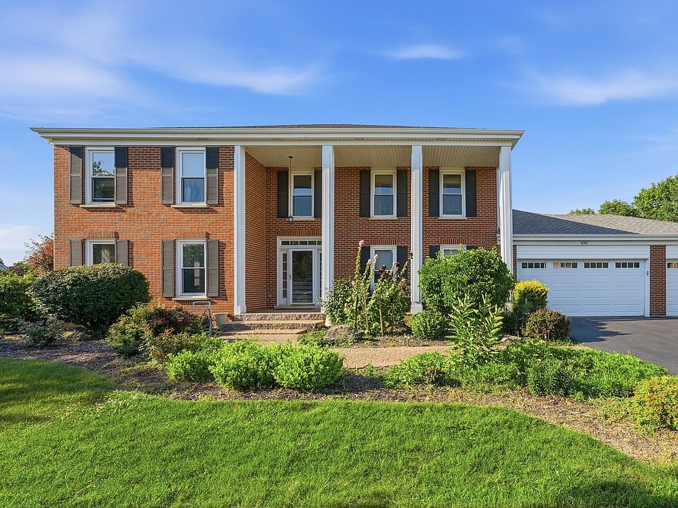 1st image of 690 Waterford Dr