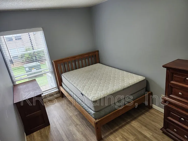 1305 Bradley Dr — Photo 9
