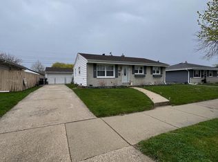 1107 Berkeley Dr, Racine, WI 53402