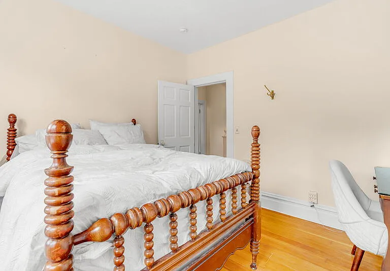 14 SW Whitaker St — Photo 24