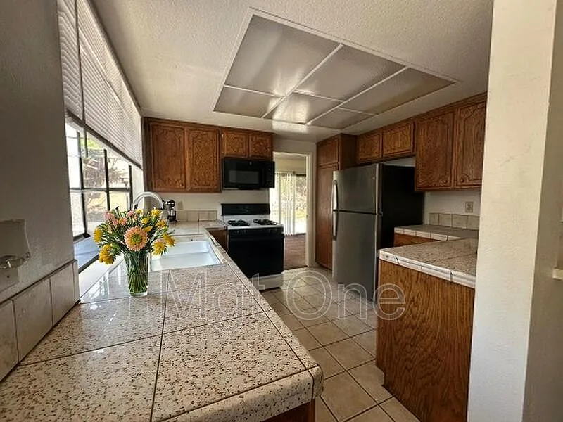 3 bed, 2.0 bath, 1499 sqft, $2,800 — Photo 3