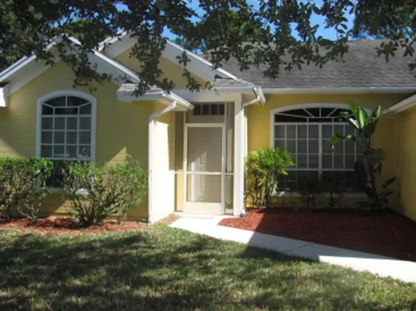 1237 SW Edinburgh Dr, Port Saint Lucie, FL 34953