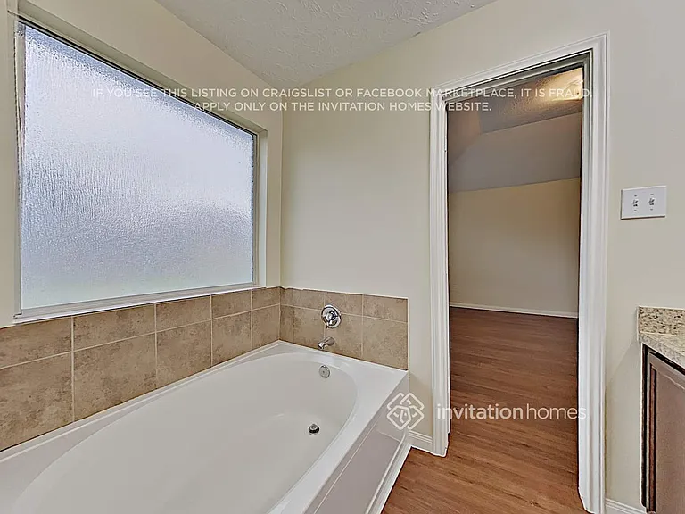 4026 Hawthorne Glen Ct — Photo 12