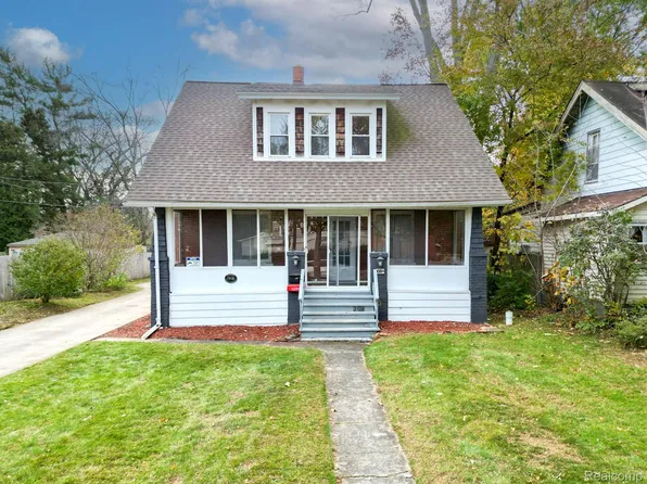 208 Riverside Dr, Mount Clemens, MI 48043