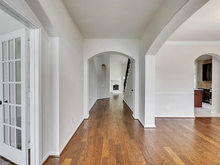 28006 Hollyfare Dr — Photo 3