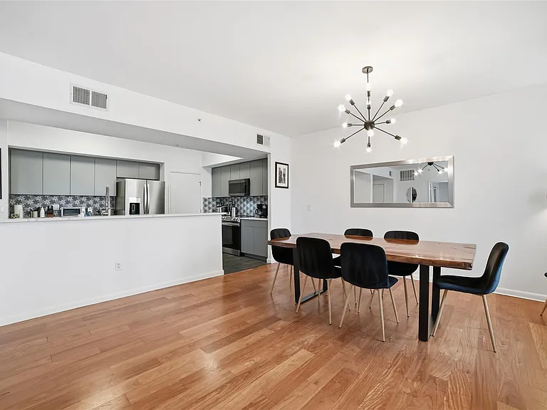 54 Rainey St #1018 — Photo 11