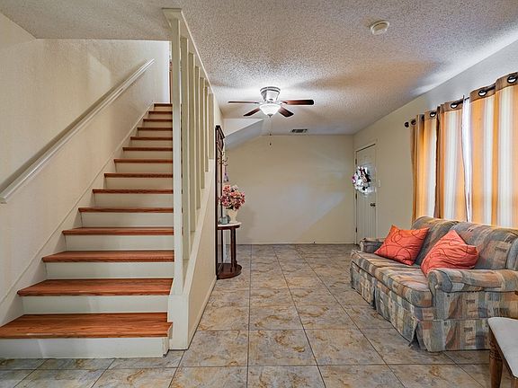 5th image of 1801 Royal Ridge Dr