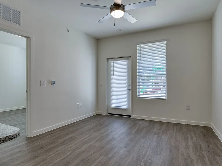 Sunstone Apartments — Photo 11