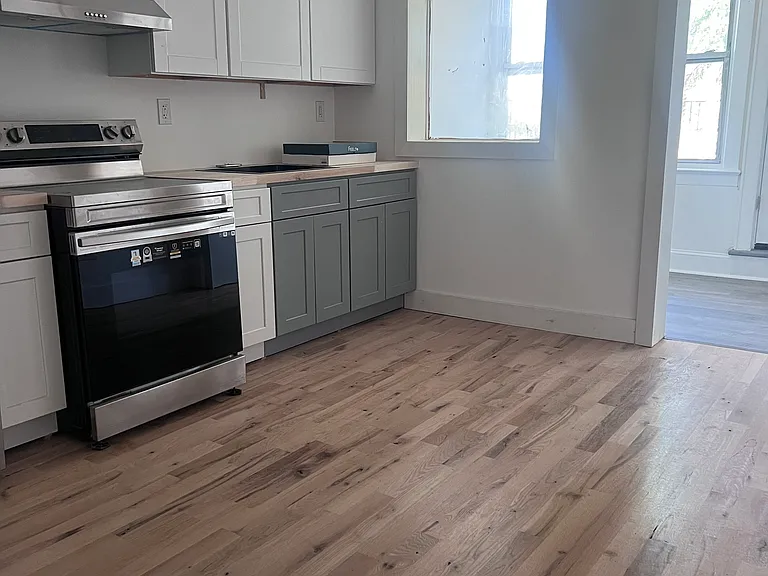 35 Lawrence St #3 — Photo 6