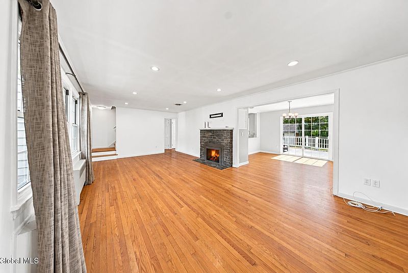 5th image of 87 Murray Avenue