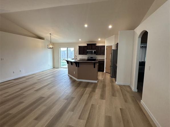 327 13th Ave W