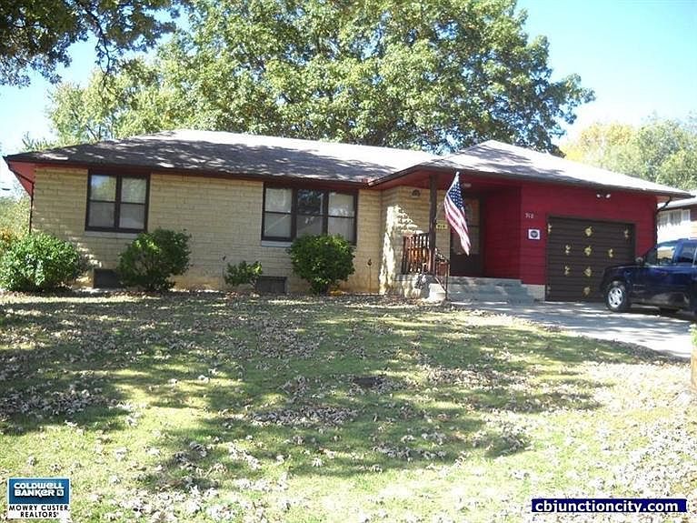 2nd image of 918 Sunrise Hill Dr