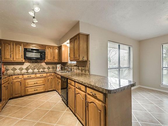 4th image of 343 Windy Meadow Dr
