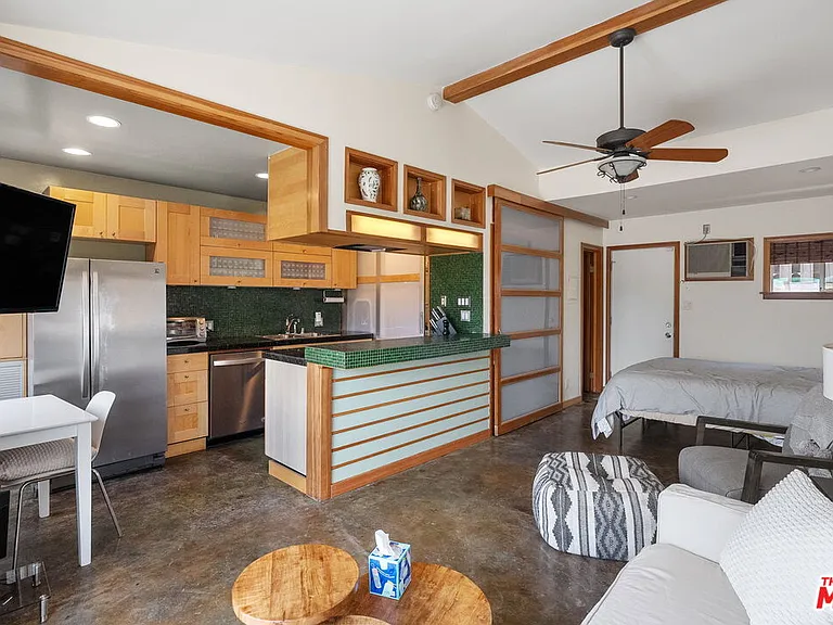 709 Ocean Park Blvd #C — Photo 1