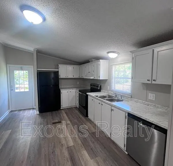 114 Kathleen Ter — Photo 3