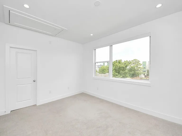 5823 Dolores St — Photo 14