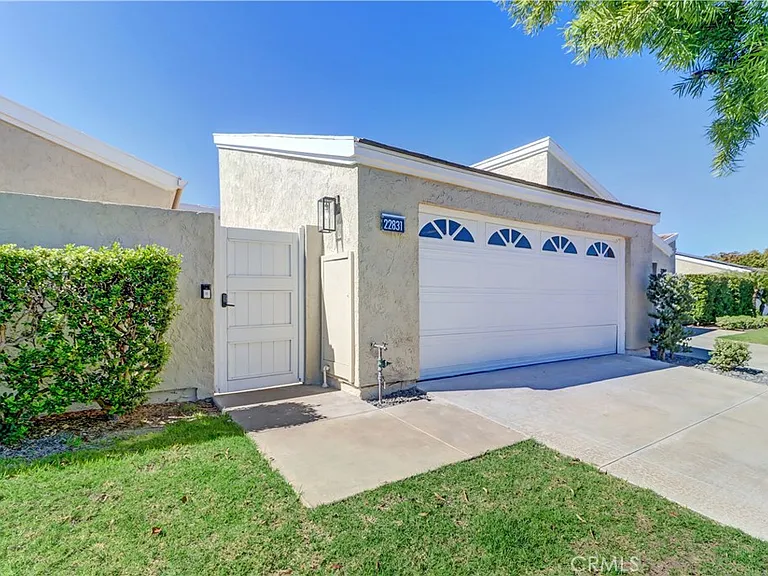 22831 Mariano Dr — Photo 24