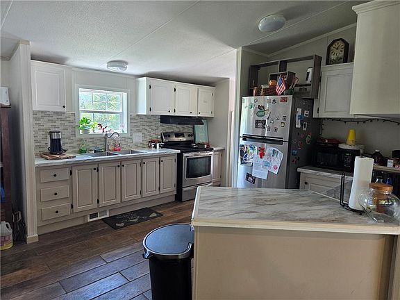 4th image of 281 Tuscan Rd