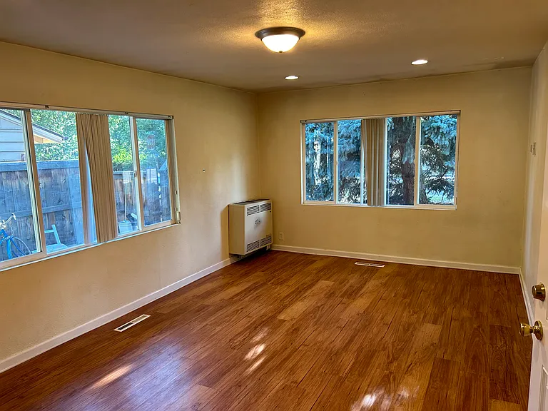 952 Pioneer Ave — Photo 8