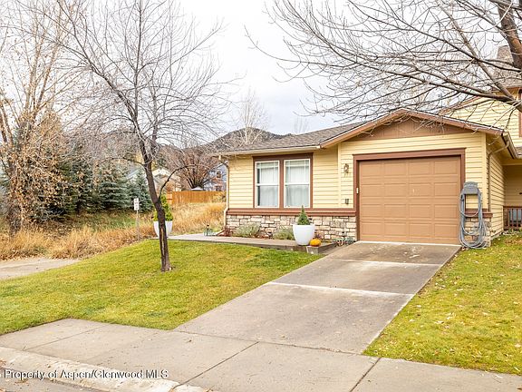 2nd image of 390 Maroon Ct