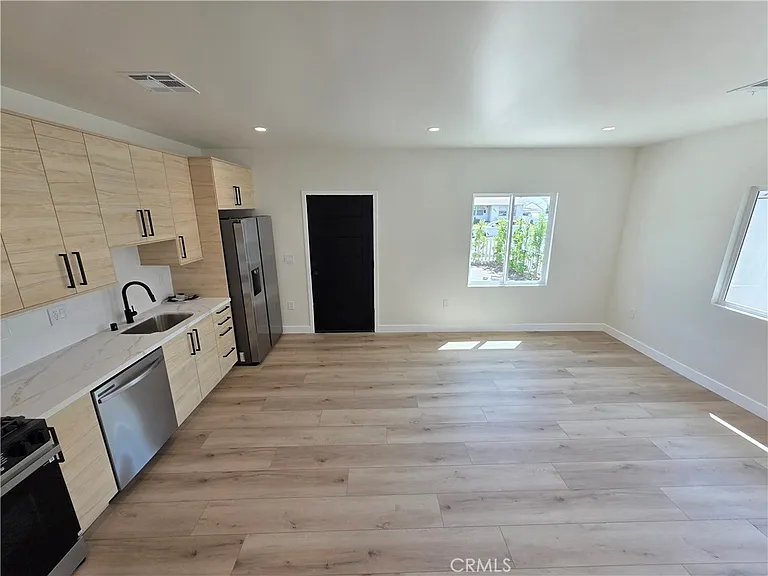17103 Kingsbury 1/2 — Photo 1