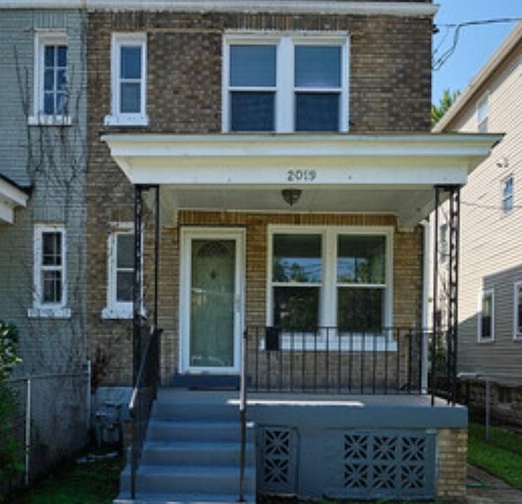 Front view - single family, semi-detached
