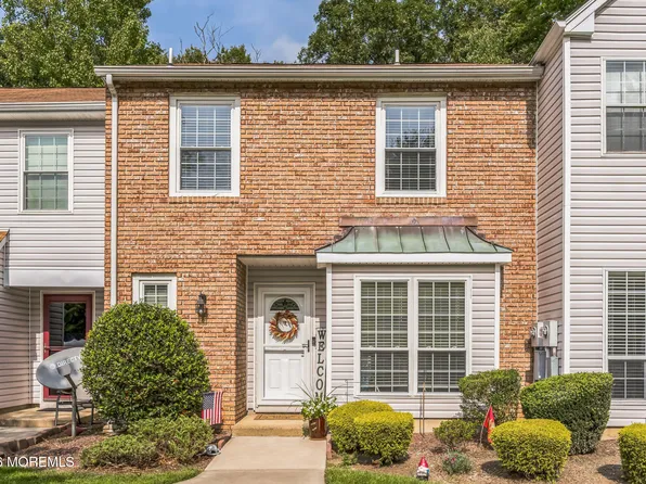 4 Vassar Place, Morganville, NJ 07751