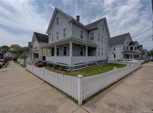 24 Center St, New London, CT 06320