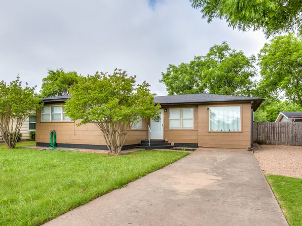 703 N 3rd St, Ballinger, TX 76821