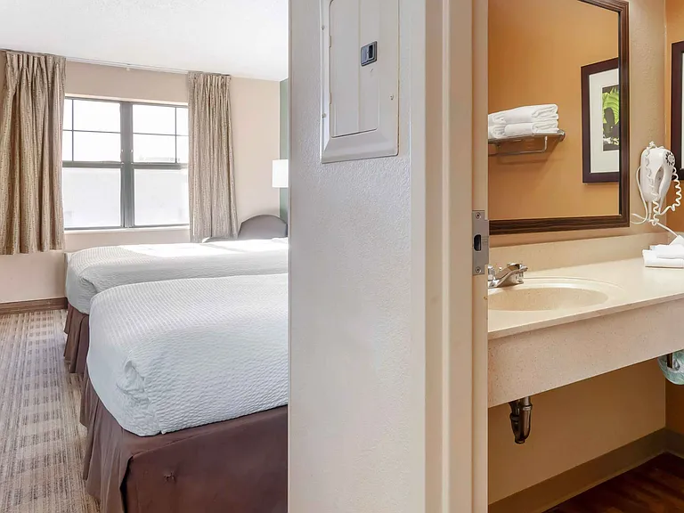 Studio Suite - 2 Full Beds