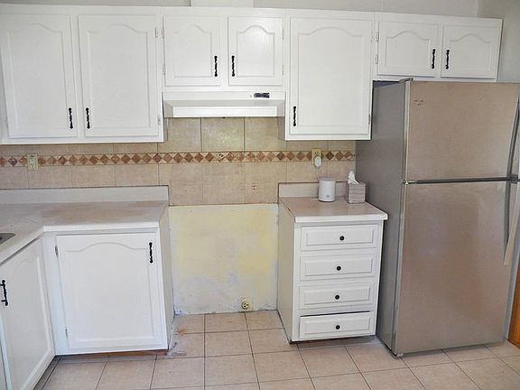 4th image of 25 Woodlawn Avenue