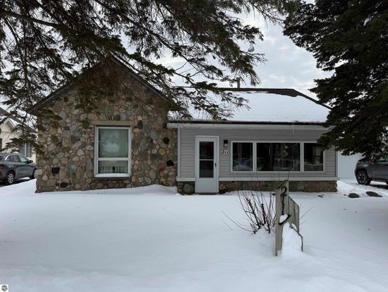 211 Maple St, Kalkaska, MI 49646