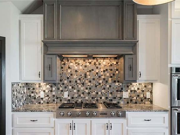5th image of 4401 Blackthorn Dr