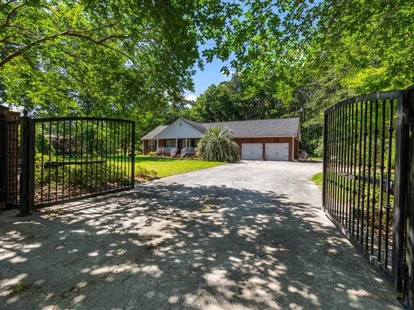 1760 Black Tom Rd, Moncks Corner, SC 29461