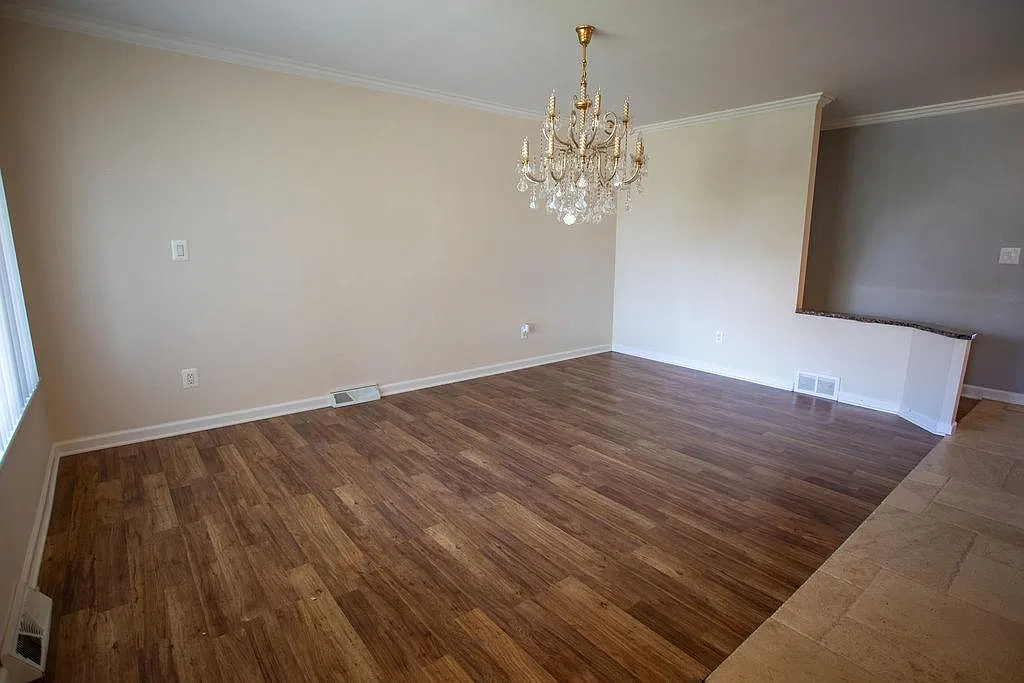 3 bed, 1464 sqft, $2,400 — Photo 2