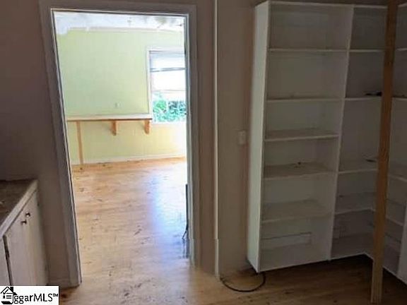 5th image of 127 Wildwood Ln