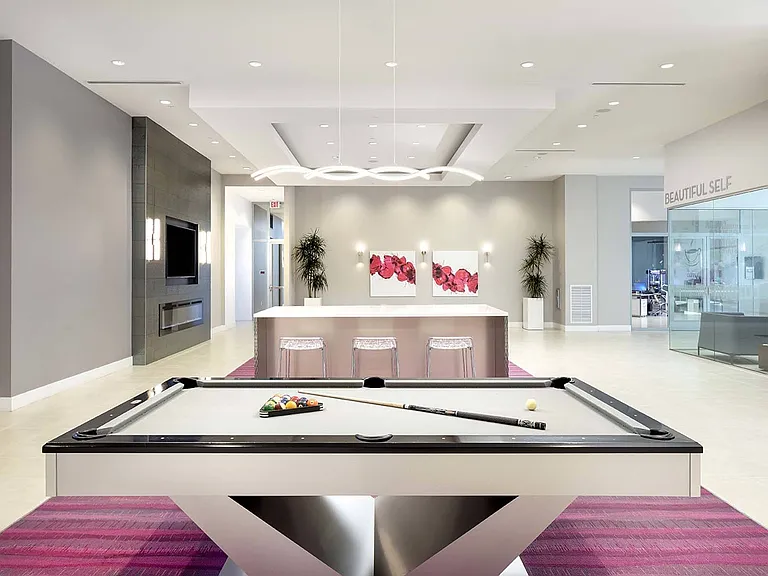 Metropolis Apartments — Photo 18
