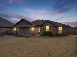 11624 SW 18th St, Yukon, OK 73099