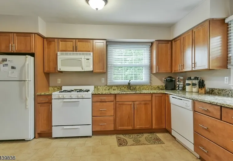 42 Walnut St — Photo 4