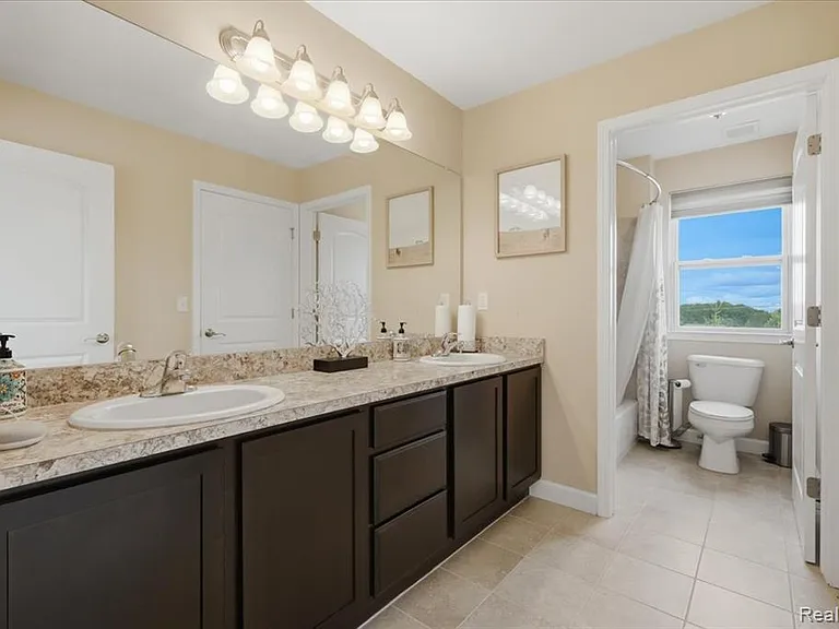 4810 E Stonegate Cir — Photo 29