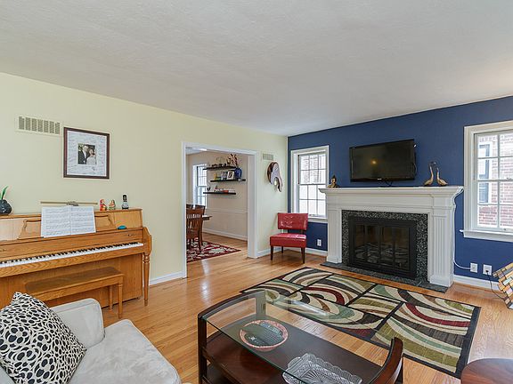 3rd image of 7624 Stanford Ave