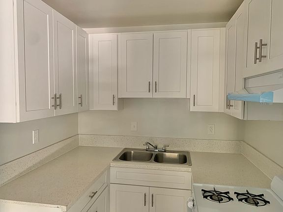 4th image of 241 S Alexandria Ave