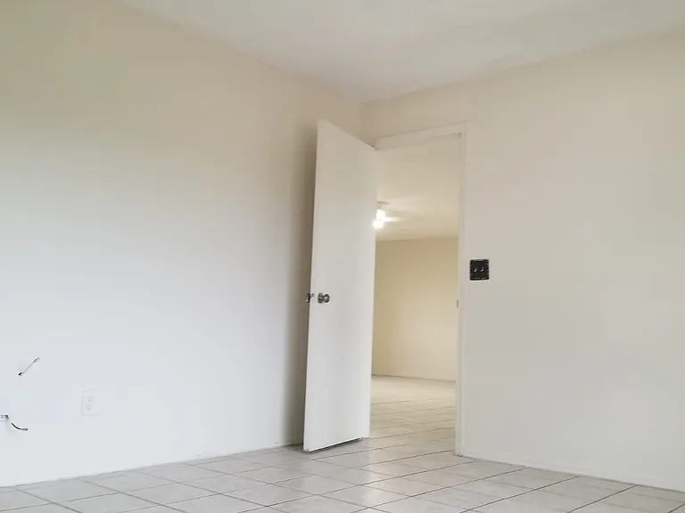 1421 SE 4th Pl — Photo 18