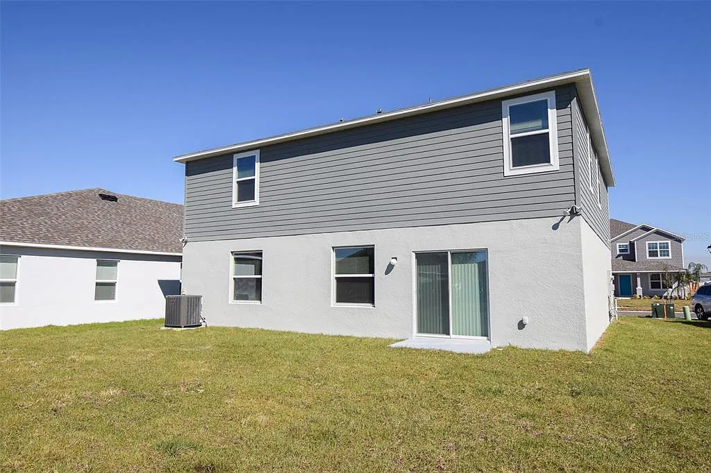 5 bed, 3.0 bath, 2692 sqft, $3,000 — Photo 3