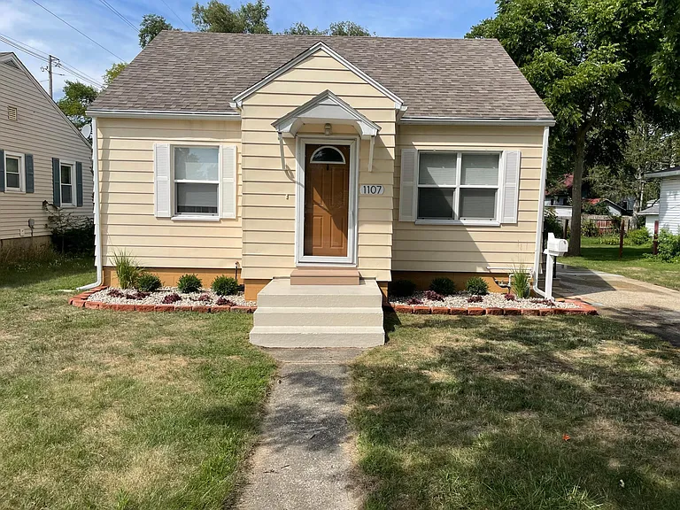 1107 Grant Ave — Photo 8